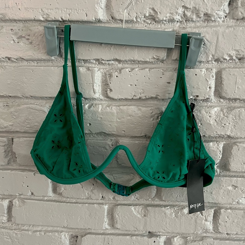 Nasty Gal broderie underwire high leg bikini set - Picture 4 of 5